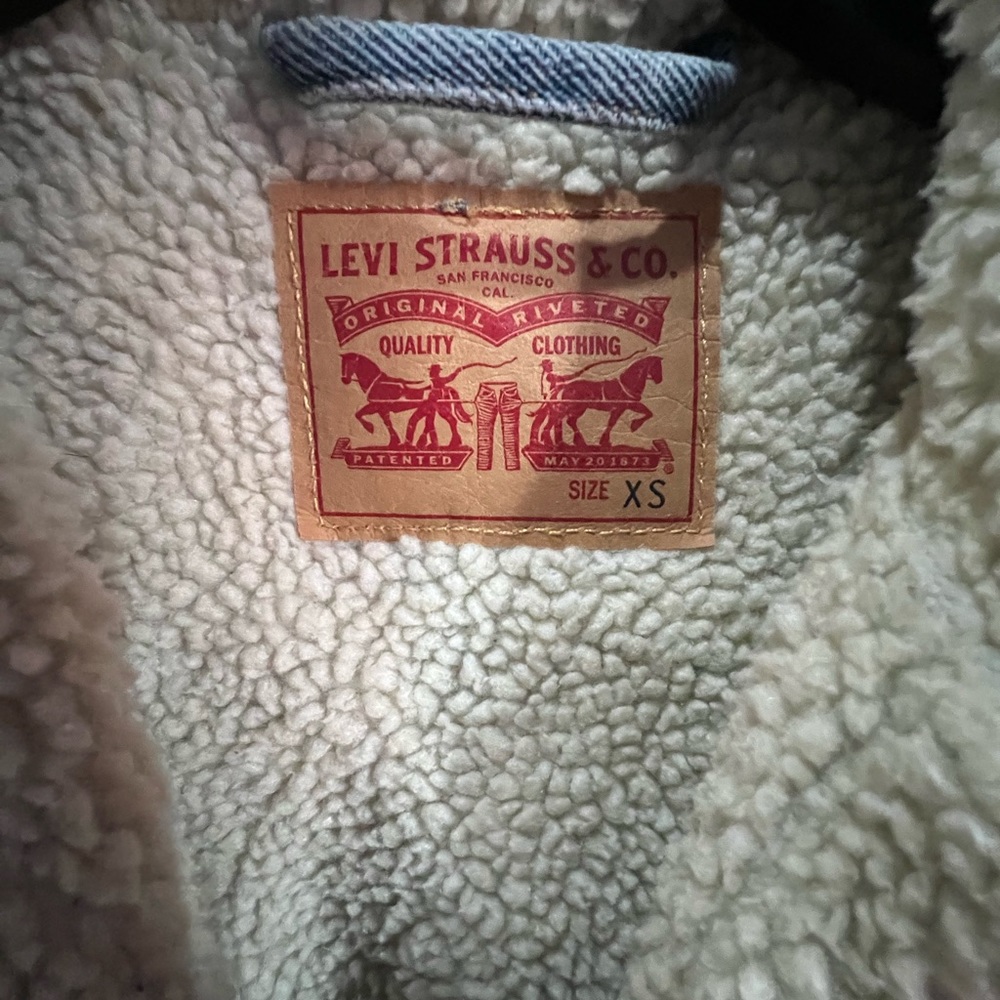 Levi’s Jacket - Picture 3 of 8